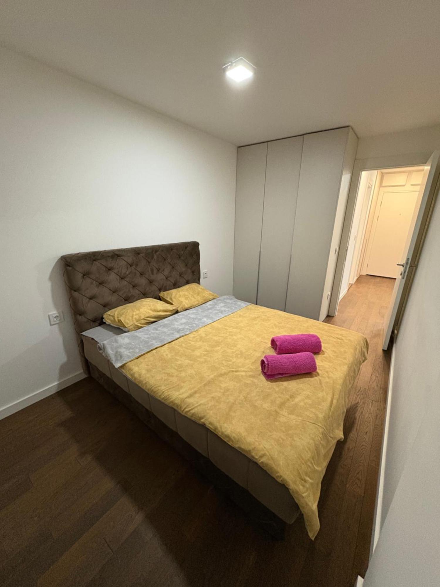 I&i Tesla Ii Apartment